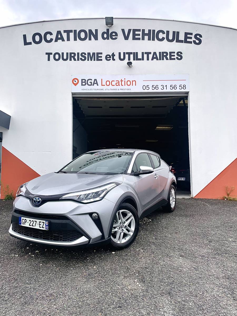 Location d'une Toyota CH-R Hybride Boite Automatique à la journée à Bordeaux