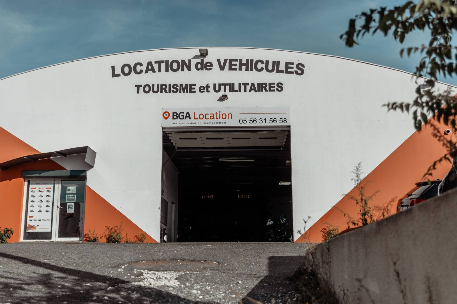 Devanture de l agence BGA Location Bassens — location vehicules a Bordeaux