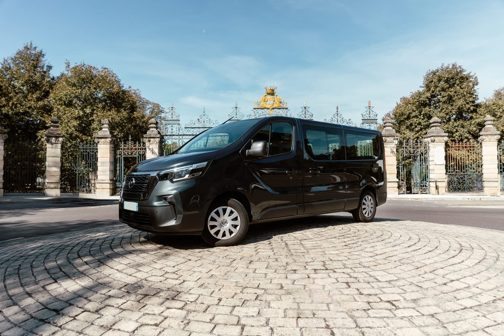 Location minibus 9 places à Bordeaux — BGA Location