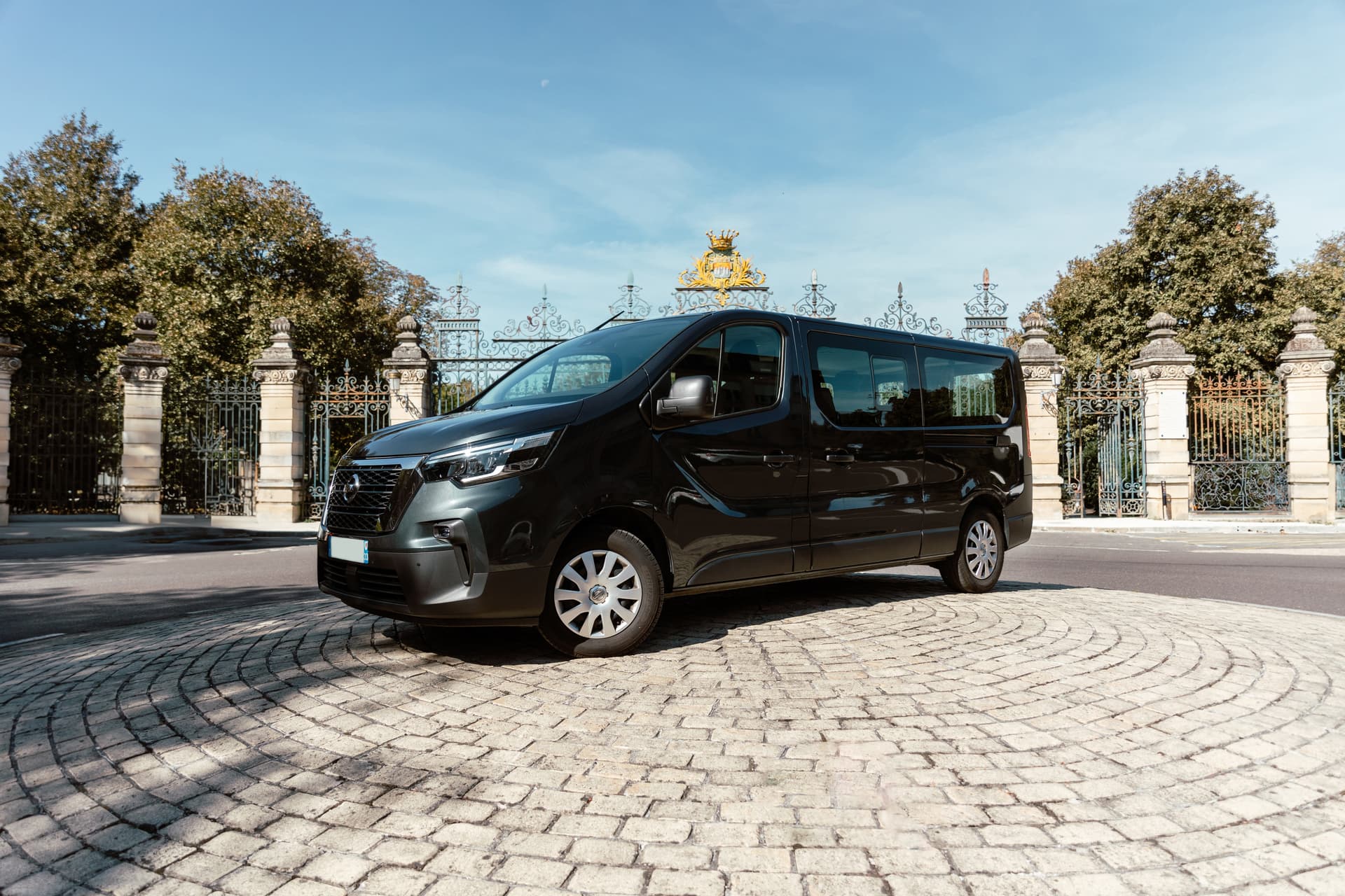 Location minibus 9 places à Bordeaux — BGA Location