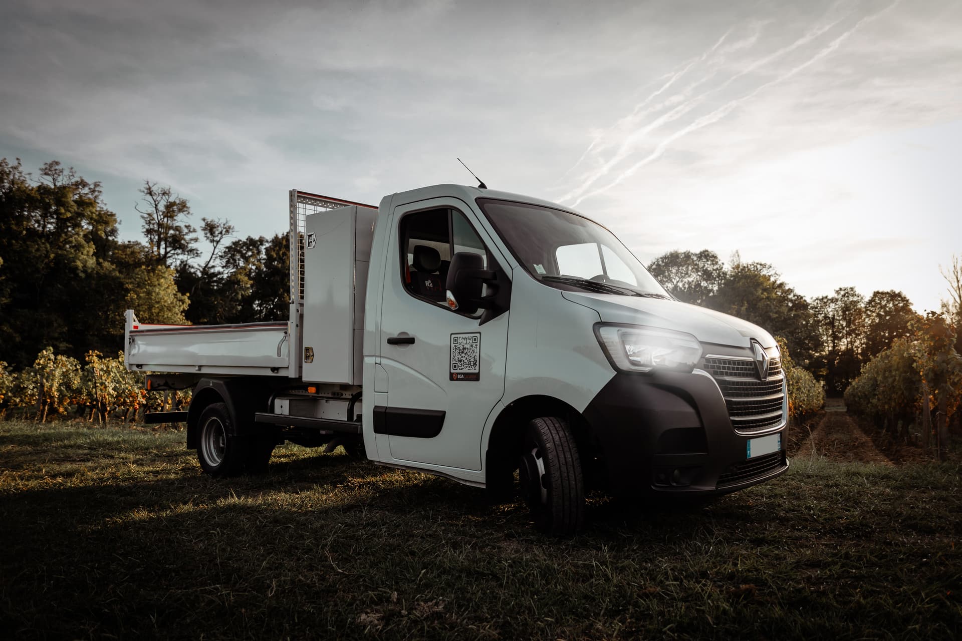 Location camion benne Nissan à Bordeaux — BGA Location