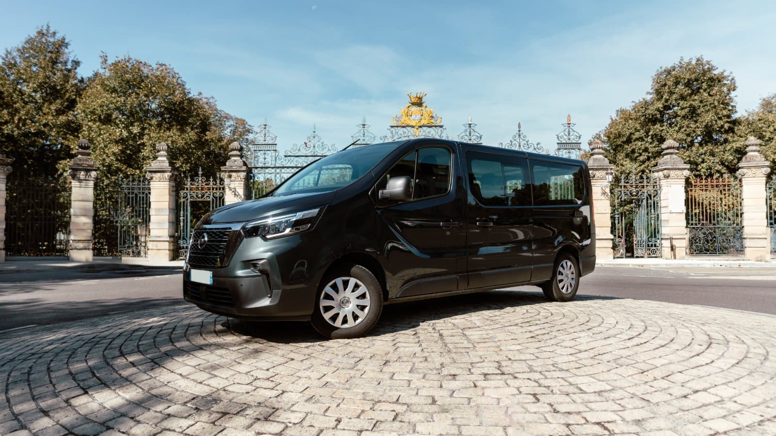 Location Mini Bus 9 places Automatique à Bordeaux — BGA Location