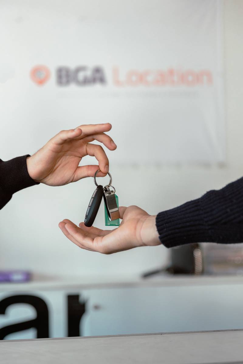 LIVRAISON OU TRANSFERT DU VEHICULE A LA GARE OU AEROPORT DE BORDEAUX 